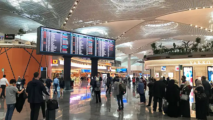 İstanbul Havalimanında Uygunsuz Görütüler