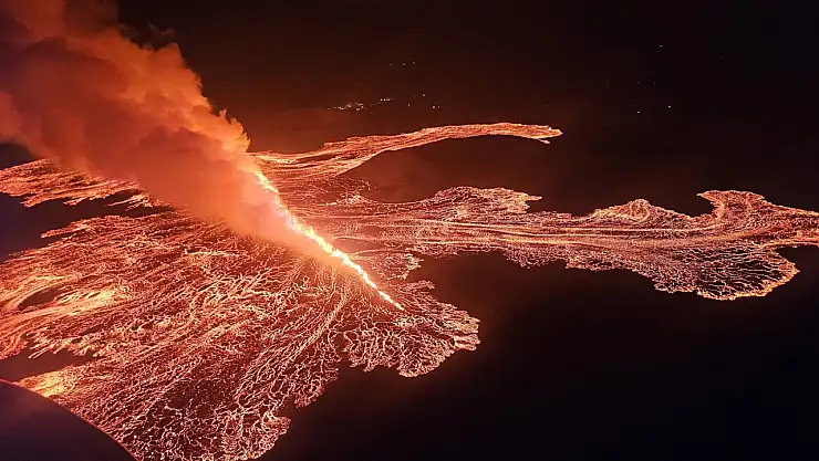 İzlanda'da Yanardağ Patladı! Patlama Ne Kadar Sürecek?