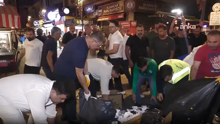 İzmir Büyükşehir Belediye Başkanı Tugay, grev nedeniyle biriken çöpleri topladı