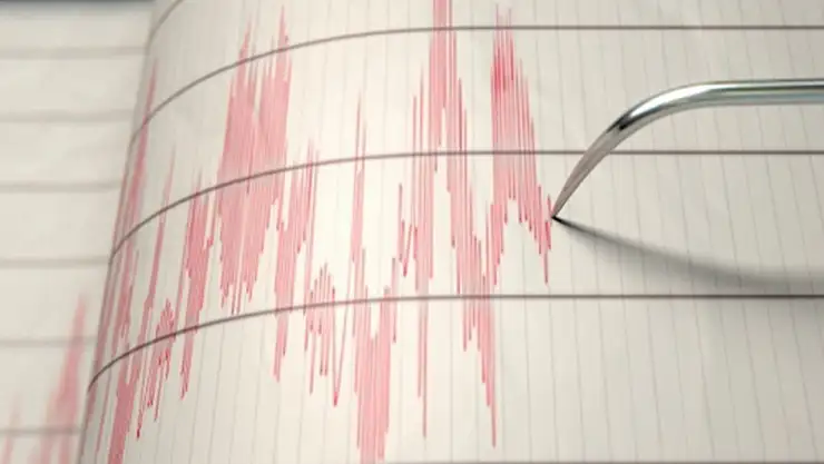 İzmir'de 4 büyüklüğünde deprem
