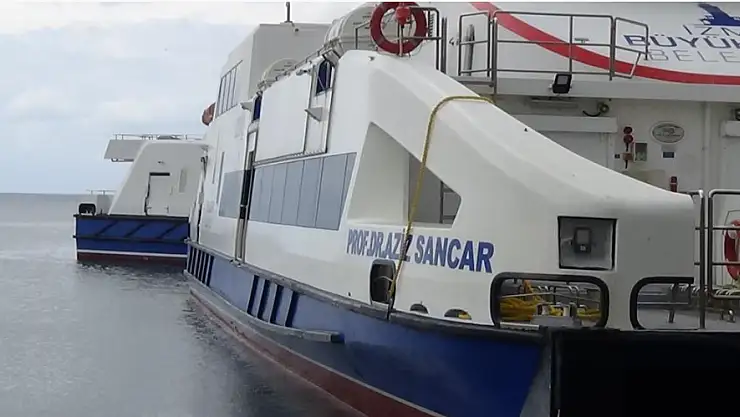 İzmir'de olumsuz hava şartları nedeniyle deniz ulaşımı iptal edildi