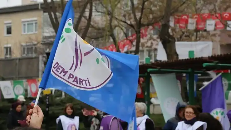 İzmir DEM Parti Önünde PKK Propagandası: 9 Gözaltı