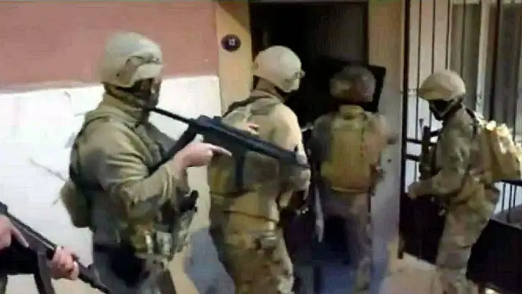 İzmir ve İstanbul'da FETÖ Operasyonu 14 Gözaltı