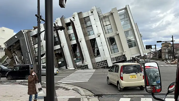 Japonya'daki 7.6'lık depremde can kaybı artıyor