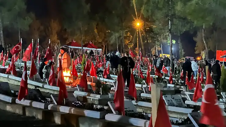 Kahramanmaraş'ta 6 Şubat deprem şehitleri mezarlığına akın edildi