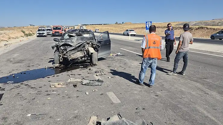 Kamyon ile otomobil çarpıştı: 1 ölü