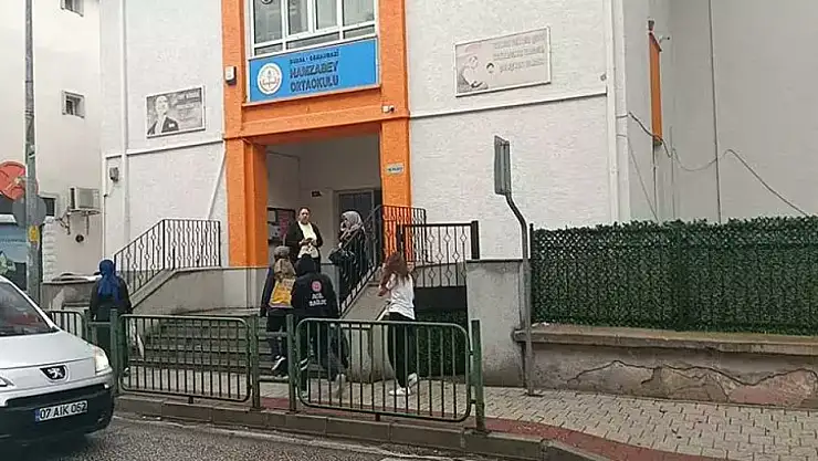 Kantinden şeker alıp yiyen öğrenciler hastanelik oldu!