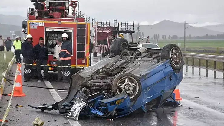 Karşı şeride geçen otomobil, araca çarptı: 1 ölü, 4 yaralı