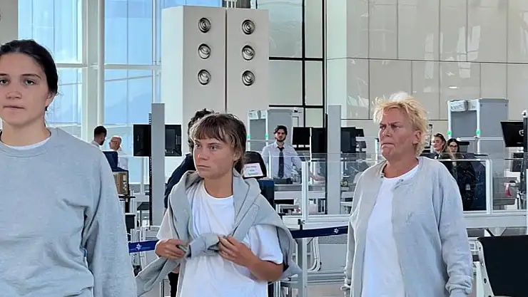 Katil İsrail Greta Thunberg de dahil 171 aktivisti Yunanistan ve Slovakya'ya sınır dışı etti