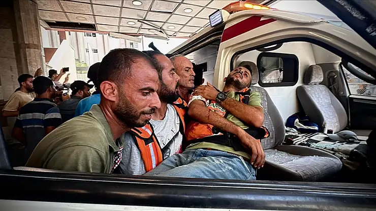 Katil İsrail  yardım bekleyen Filistinlileri vurdu! Çok sayıda ölü ve yaralı var