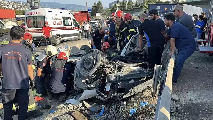 Katliam Gibi Kaza İki Otomobil Ve TIR Çarpıştı 5 Ölü