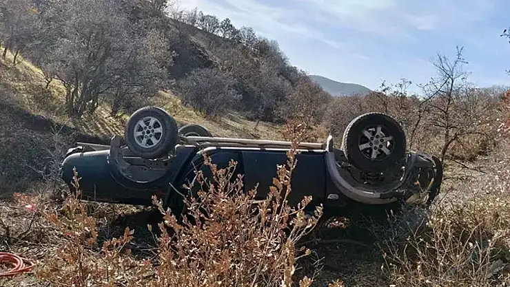 Kayıp olarak aranan öğretmen, devrilen kamyonette ölü bulundu