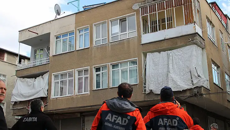 Kayseri'de 3 katlı bina yıkılma tehlikesi nedeniyle boşaltıldı