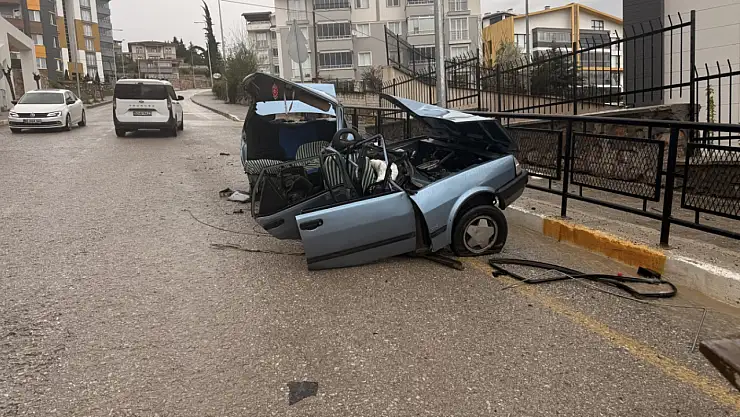 Kaza yapan Fiat Tofaş araç ikiye ayrıldı!