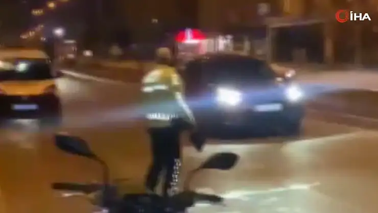 Kaza yerinde polisin ölümden döndüğü anlar kamerada