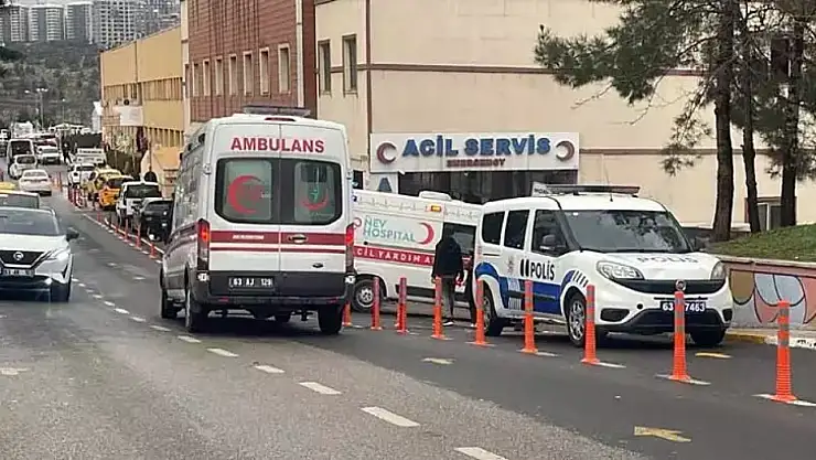 Kendisine bıçakla saldıran oğlunu av tüfeğiyle vurdu