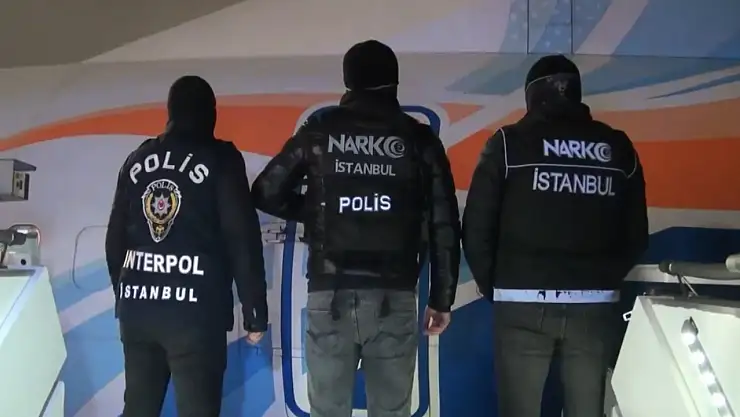 Kırmızı bültenle aranan 3 suçlu yurtdışında yakalanarak Türkiye'ye iade edildi