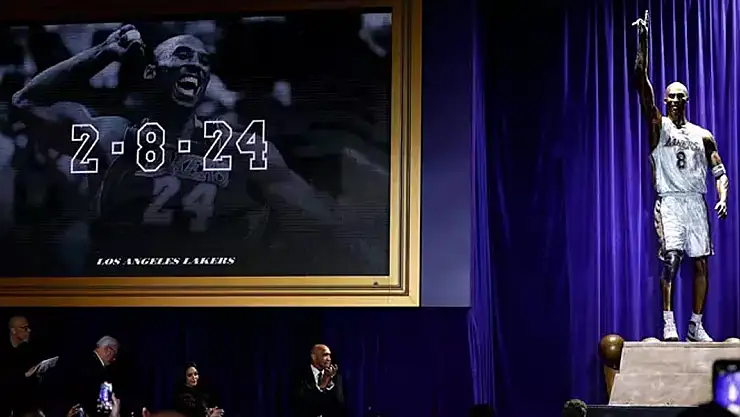 Kobe Bryant'ın Heykeli Dikildi