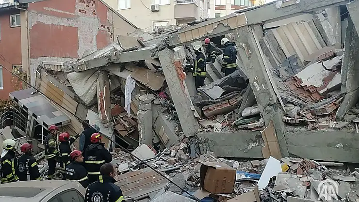 Kocaeli'nin Gebze ilçesinde 6 katlı bina çöktü: Enkazda arama-kurtarma çalışması başlatıldı!