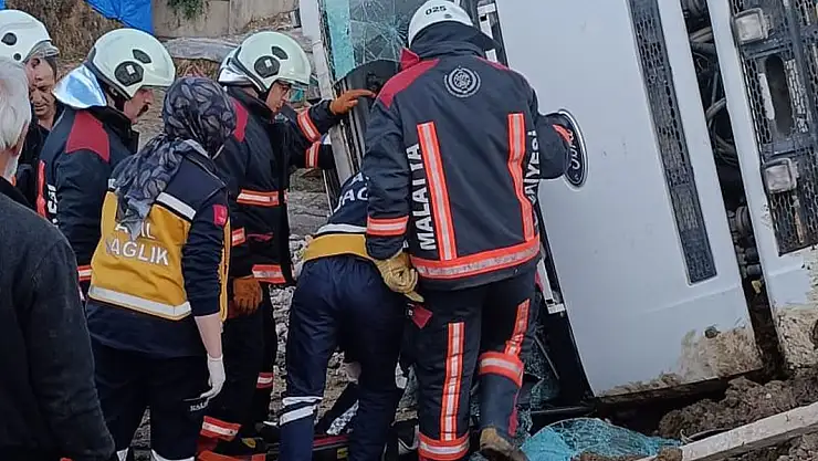 Kontrolden çıkan kamyon devrildi: 1 yaralı