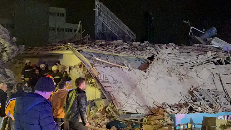 Konya'da 4 Katlı Bina Çöktü