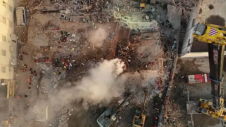 Konya'da enkazdaki 2 kişinin cansız bedenine ulaşıldı! Enkazdaki 5 kişinin Suriyeli olduğu öğrenildi