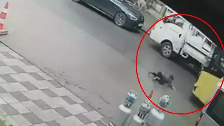 Köpekten Kaçan Çocuğa Otobüsü Çarptı