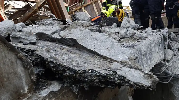 Köprü inşaatında çökme! Çok sayıda ölü ve yaralı