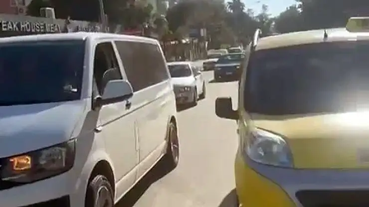 'Korsan taşımacılık' gerekçesiyle yol kesen 2 taksiciye gözaltı