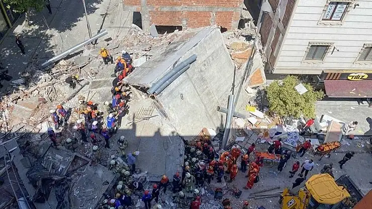Küçükçekmece'de Çöken Binada Bir Kişinin Cansız Bedenine ulaşıldı