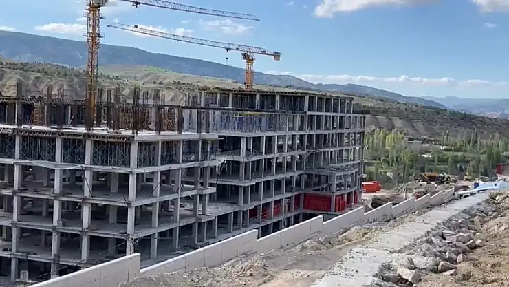 Kule vinçten düşen işçi hayatını kaybetti