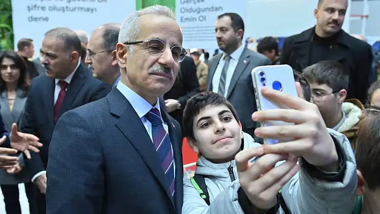 Kullanım Süresi Dünyada 2 Saat 23 Dakika, Türkiye'de 3 Saat