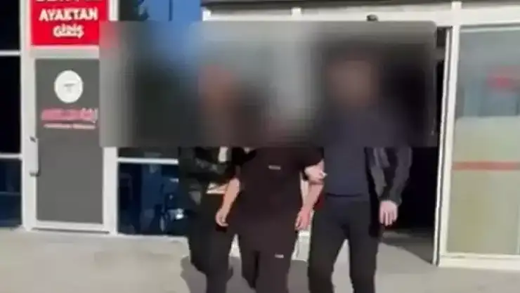 Kur'an'ı Kerim ve Türk bayrağı yakmaya çalışan şüpheli gözaltında