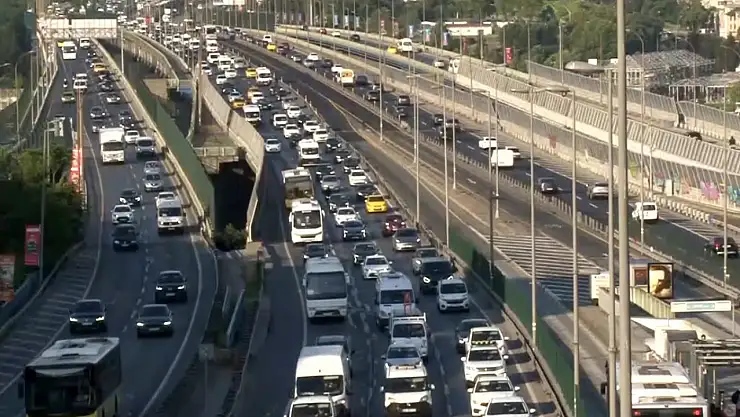 Kurban Bayramı tatili bitti, İstanbul'da trafiğinde adım adım ilerleyiş başladı