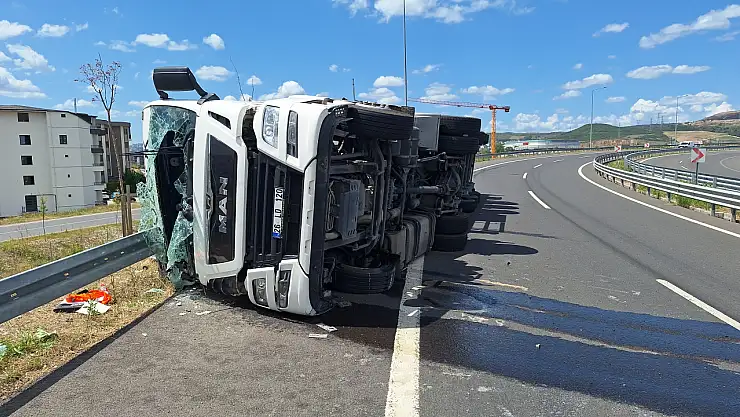 Kuzey Marmara Otoyolunda TIR Devrildi