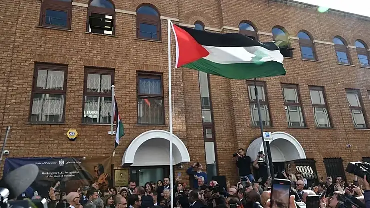 Londra'da Tarihi Gün Filistin Bayrağı Göndere Çekildi