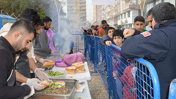 Mardin Hamsiye Doydu Festivalde 1 Ton Hamsi İkram Edildi