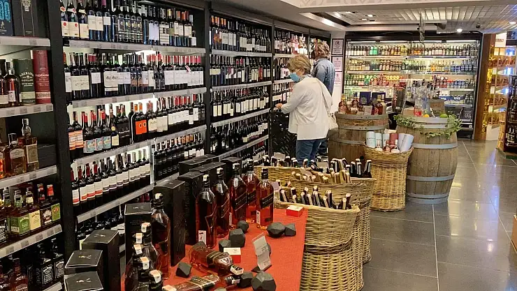 Marketten İçki Çalıp Büfelere Sattı