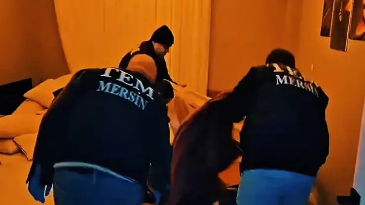 Mersin'de silah kaçakçılığı operasyonu: 353 tabanca ele geçirildi