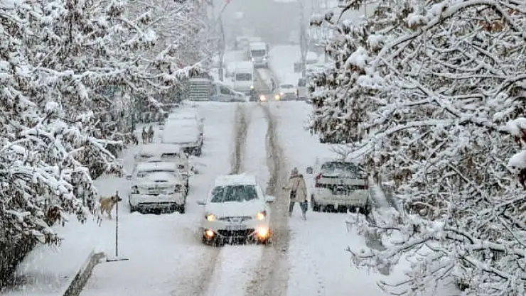 Meteoroloji'den İstanbul'a Sarı Kodlu Uyarı! Kar Yağışı Devam Ediyor