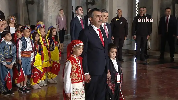 Milli Eğitim Bakanı Yusuf Tekin 23 Nisan'da Anıtkabir'e Ziyarette Bulundu