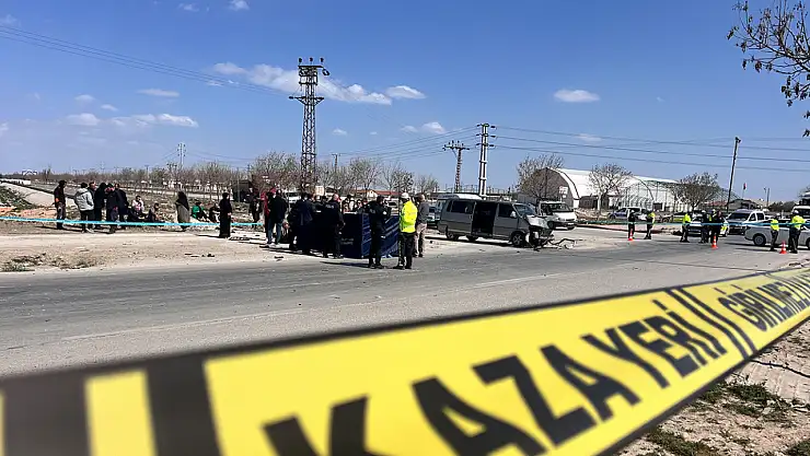 Minibüs ile tır çarpıştı: 1 ölü, 5 yaralı