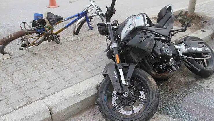 Motosikletle çarpışan bisikletli hayatını kaybetti