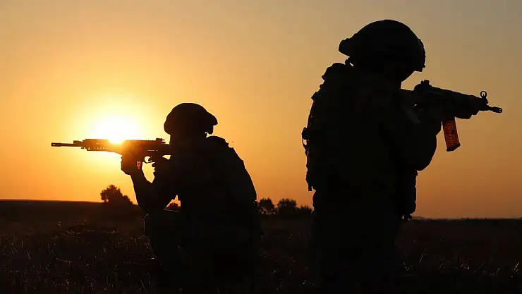 MSB: 2 PKK'lı Terörist Hudut Karakoluna Teslim Oldu