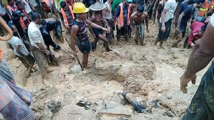 Arakanlı Müslümanların Yaşadığı Kampları Sel ve Heyelan Vurdu! 10 Ölü