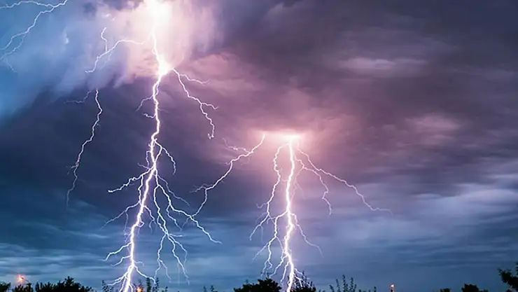 Odun Toplayan İşçilerin Üzerine Yıldırım Düştü! 2'si Ağır 11 Yaralı