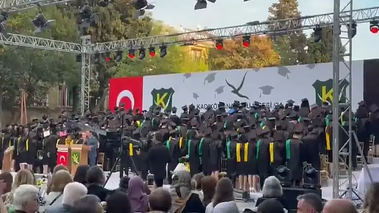 Öğrencilerin Protestosu Okul Müdürünü Küplere Bindirdi