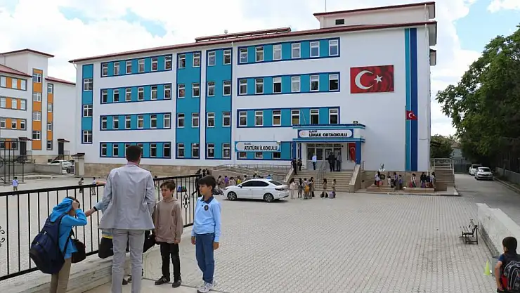 Öğretmene Şiddet Durmuyor! Kopya Çekerken Yakalanan Öğrenci Öğretmenini Bıçakladı