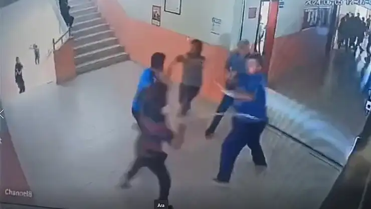 Okul Basan Yabancı Uyruklu Veli, Müdür ve Hizmetliyi Zincirle Darp Etti