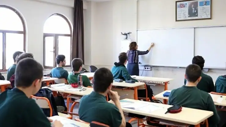 Okullarda Serbest Kıyafet Uygulaması Kaldırıldı! Peki Şimdi Ne Olacak?